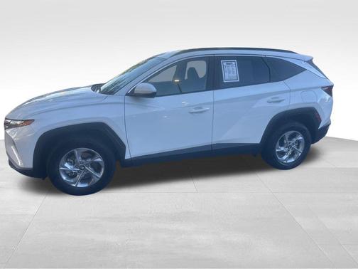 White 2024 Hyundai TUCSON SEL