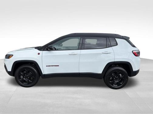 White 2023 Jeep Compass Trailhawk