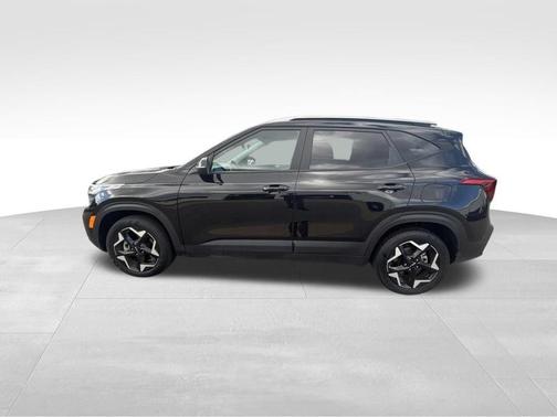 Black 2025 Kia Seltos S