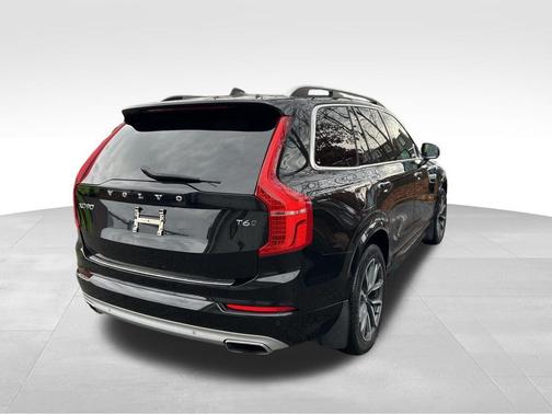 2018 Volvo XC90 T6 Momentum