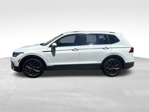 Pure White 2024 Volkswagen Tiguan 2.0T SE