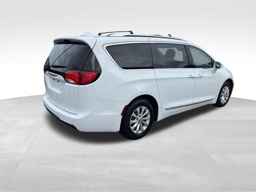 2019 Chrysler Pacifica Touring-L