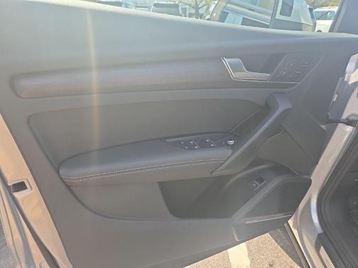 2024 Audi Q5 45 S line quattro Premium