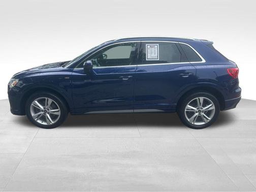 Navarra Blue Metallic 2023 Audi Q3 45 S line Premium