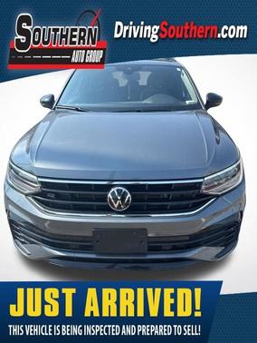 Platinum Gray Metallic 2024 Volkswagen Tiguan 2.0T SE R-Line Black