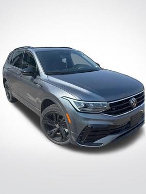 Platinum Gray Metallic 2024 Volkswagen Tiguan 2.0T SE R-Line Black
