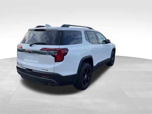 2022 GMC Acadia AT4