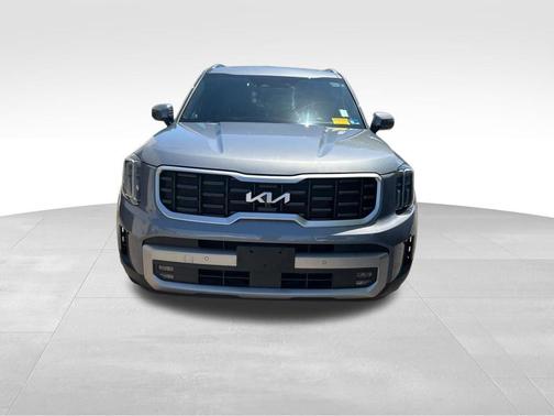 Silver 2023 Kia Telluride SX
