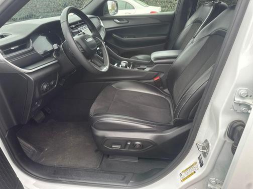 White 2024 Jeep Grand Cherokee L Laredo