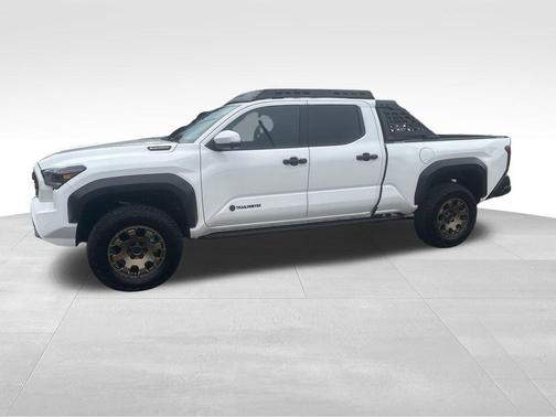 White 2025 Toyota Tacoma Hybrid TRAILHUNTER