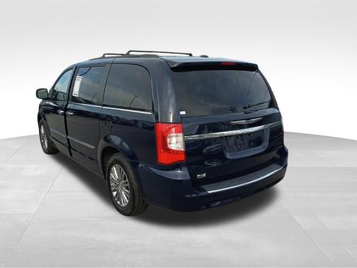 2014 Chrysler Town & Country Touring-L
