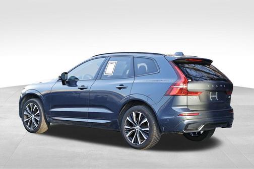 2024 Volvo XC60 B5 Plus Dark Theme
