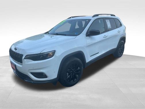White 2023 Jeep Cherokee Altitude Lux