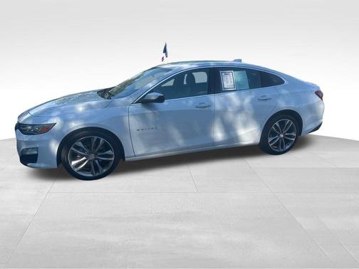 White 2024 Chevrolet Malibu 2LT