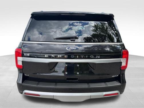 Black 2024 Ford Expedition Max XLT