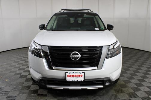 2025 Nissan Pathfinder Platinum 4WD