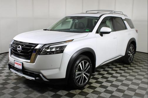 2025 Nissan Pathfinder Platinum 4WD