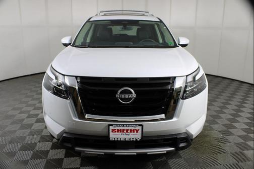 2025 Nissan Pathfinder Platinum 4WD