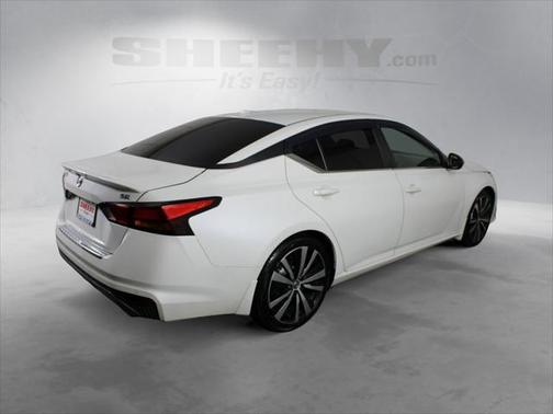 2022 Nissan Altima SR FWD