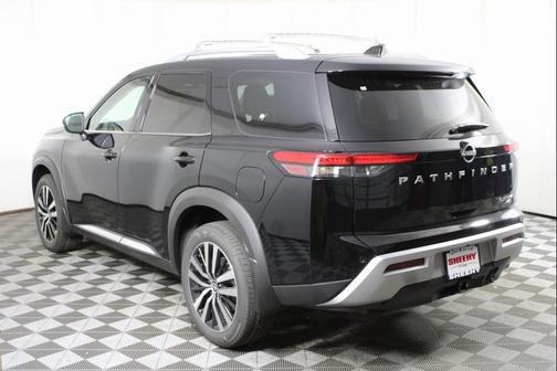2025 Nissan Pathfinder Platinum 4WD
