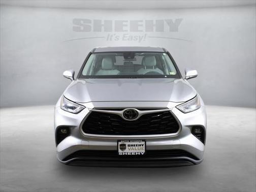 2022 Toyota Highlander LE