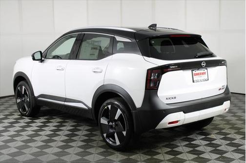 2025 Nissan Kicks SR