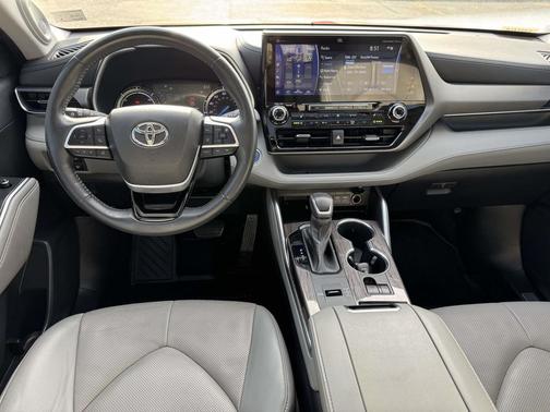 2022 Toyota Highlander Hybrid Limited