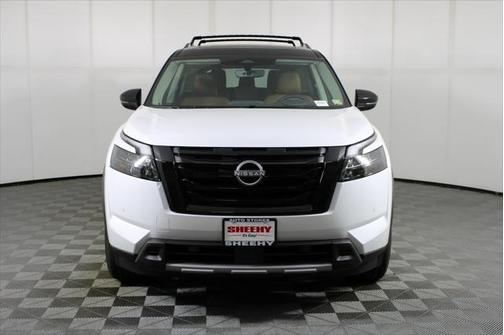 2025 Nissan Pathfinder Platinum 4WD