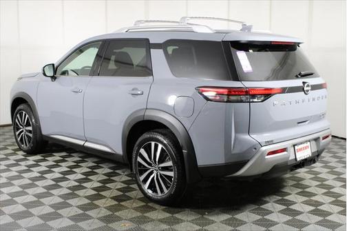 2025 Nissan Pathfinder Platinum 4WD