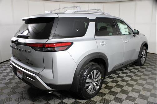 2025 Nissan Pathfinder SL 4WD