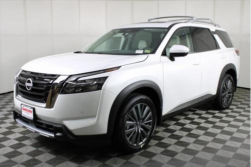 2025 Nissan Pathfinder SL 4WD