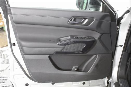 2025 Nissan Pathfinder S FWD