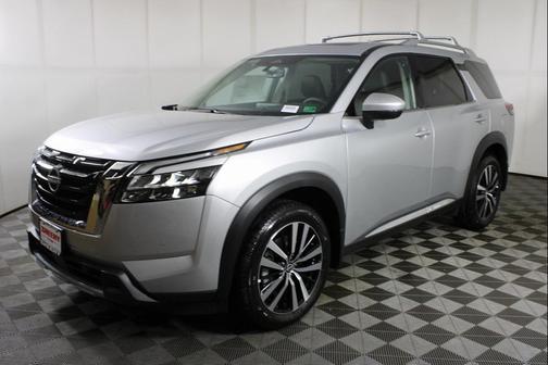 2025 Nissan Pathfinder Platinum 4WD