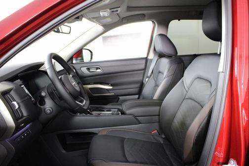 2025 Nissan Pathfinder Platinum 4WD
