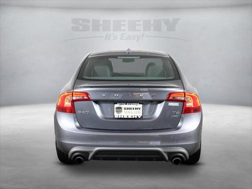 2017 Volvo S60 T6 R-Design Platinum