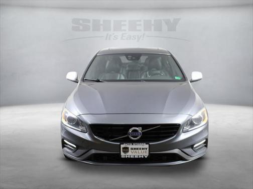 2017 Volvo S60 T6 R-Design Platinum