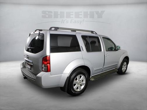 2011 Nissan Pathfinder LE
