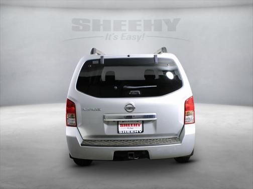 2011 Nissan Pathfinder LE