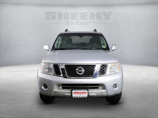2011 Nissan Pathfinder LE
