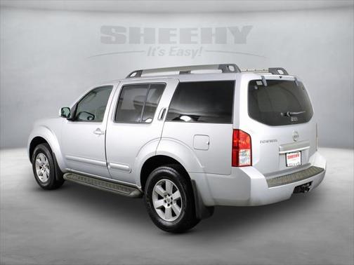 2011 Nissan Pathfinder LE