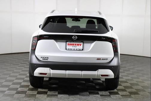 2025 Nissan Kicks SR