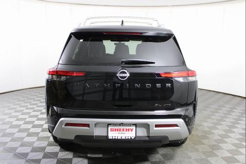 2025 Nissan Pathfinder SL 4WD