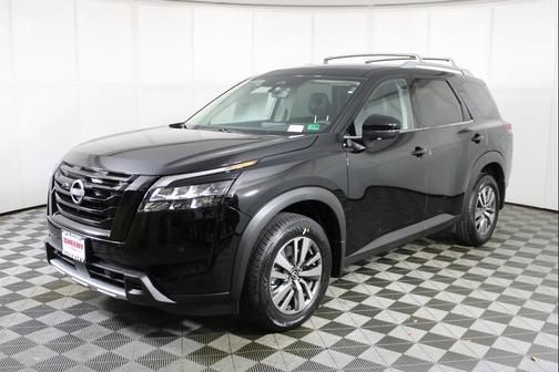2025 Nissan Pathfinder SL 4WD
