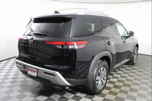 2025 Nissan Pathfinder SL 4WD