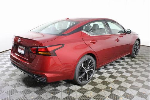 2025 Nissan Altima SR FWD