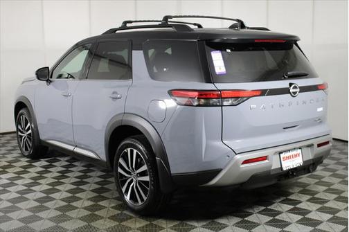 2025 Nissan Pathfinder Platinum 4WD