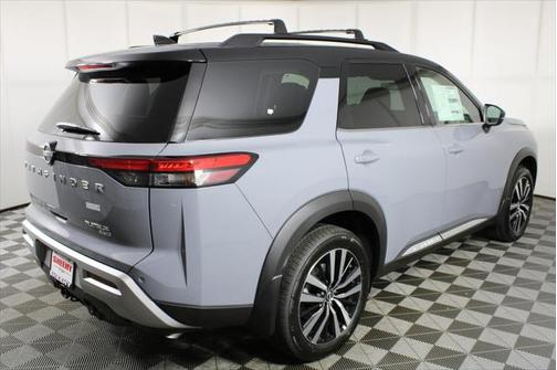2025 Nissan Pathfinder Platinum 4WD