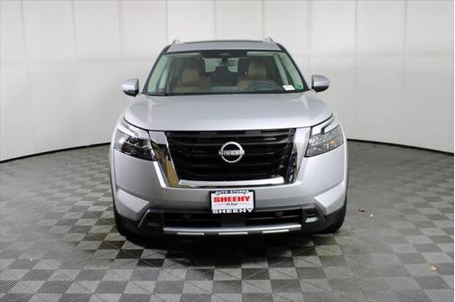 2025 Nissan Pathfinder Platinum 4WD
