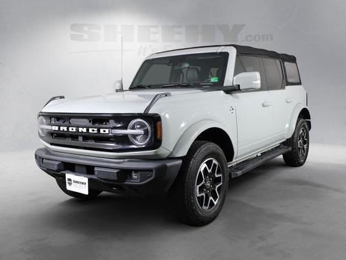 Gray 2022 Ford Bronco Outer Banks