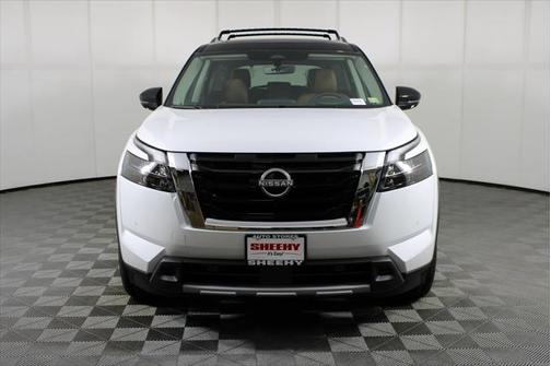 2025 Nissan Pathfinder Platinum 4WD